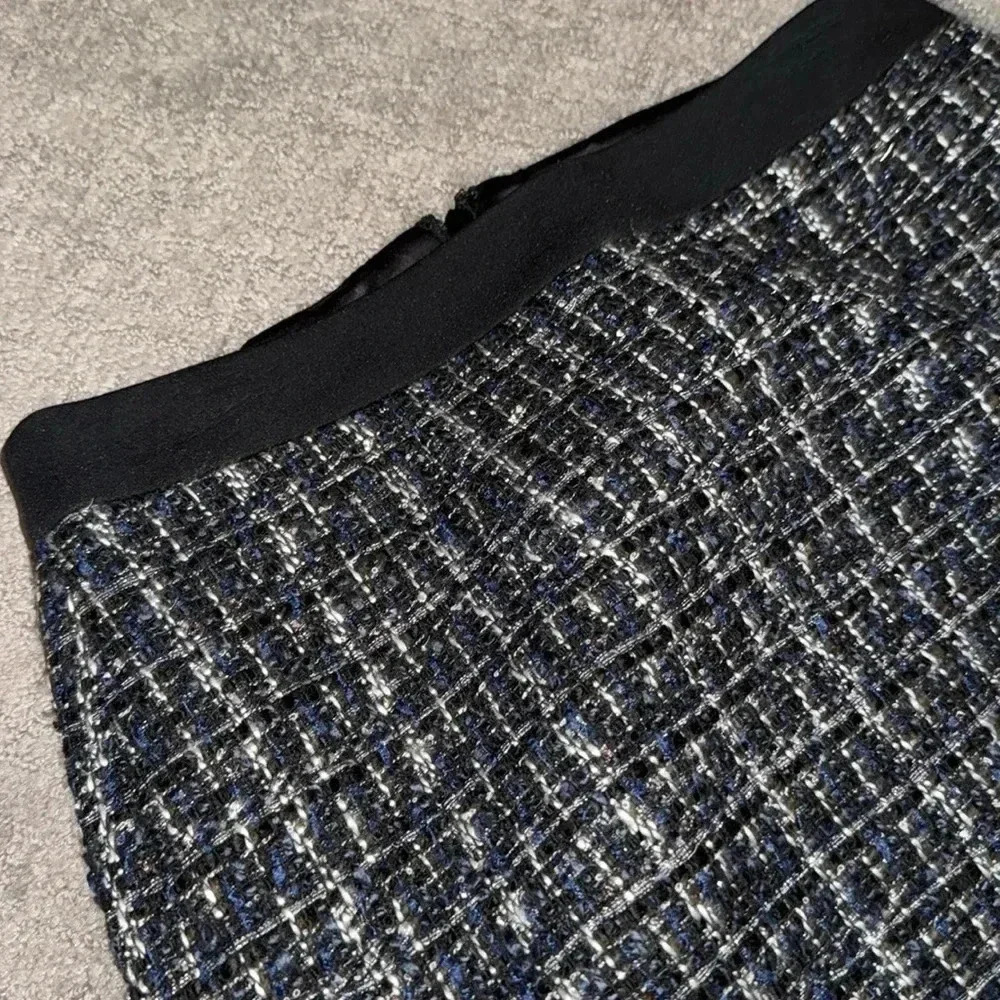 White House Black Market | Wool blend Pencil Skirt, size 4. - Picture 8 of 13